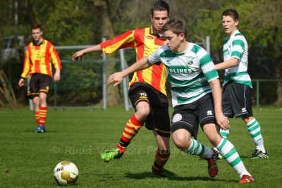 HEINENOORD – PELIKAAN : 1-0. RUST: 0 – 0